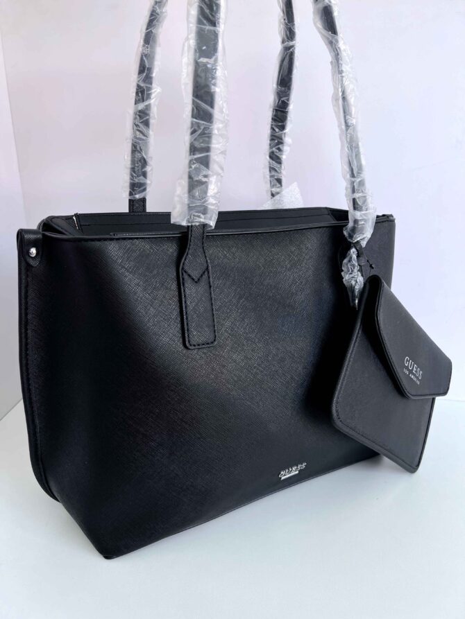 Cartera Merrick Guess